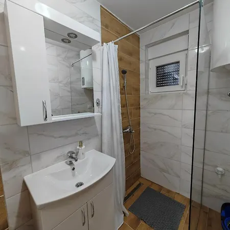 Apartment Monika 2 *